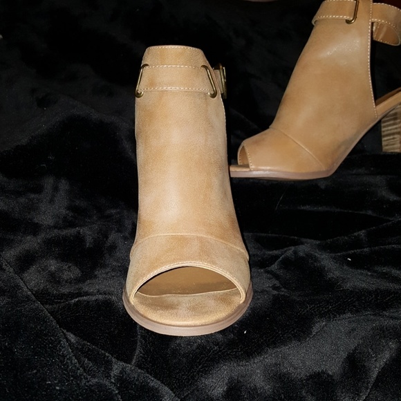 Tan G by Guess open toe ankle boots - Picture 6 of 6